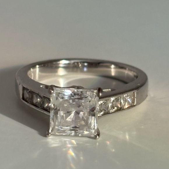 Sterling silver Cubic Zirconia princess cut ring - Picture 9 of 13